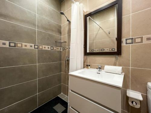 Apartment with Balcony image 4