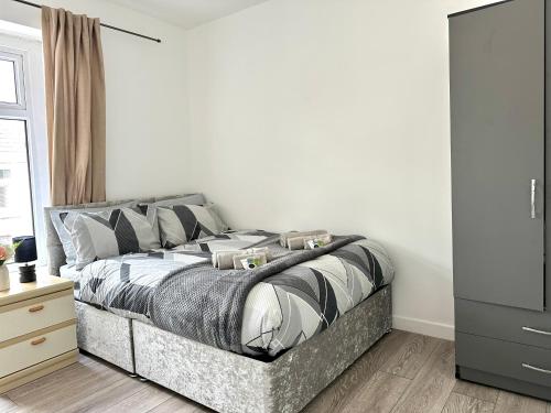 Cosy modern 4 bedroom home with backyard in Briton Ferry East