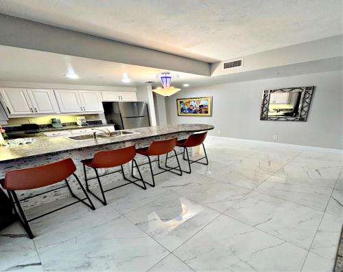 14th Floor 2 BR Resort Condo Direct Oceanfront Wyndham Ocean Walk Resort Daytona Beach 1401 in Daytona Beach, USA