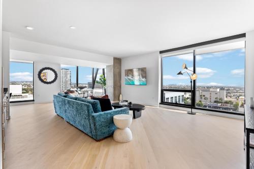Rooftop Pool Modern 2BR, 2BA - Panoramic Hollywood views