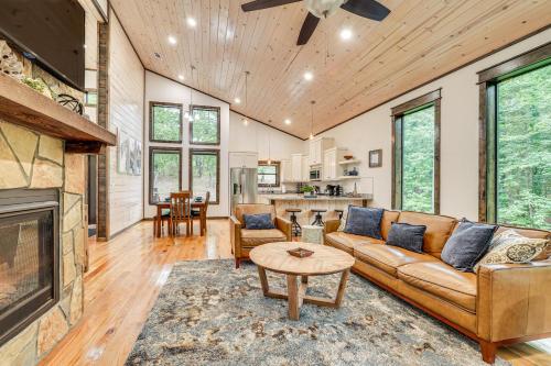 Modern, Luxe Cabin in Broken Bow w/ Hot Tub!, Broken Bow (Foto 6)