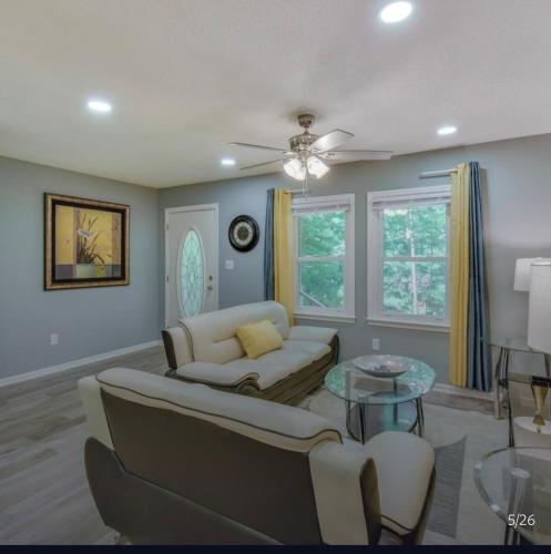 Athens home with Deck Near Sanford Stadium, Athens