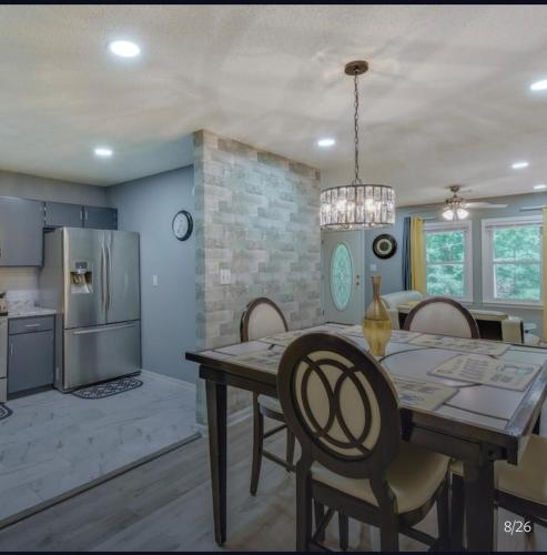 Athens (GA) Athens home with Deck Near Sanford Stadium 4-Star Single Room lobby