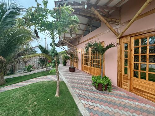 Sirena's Beach & Surf Club in Boca de Briceno