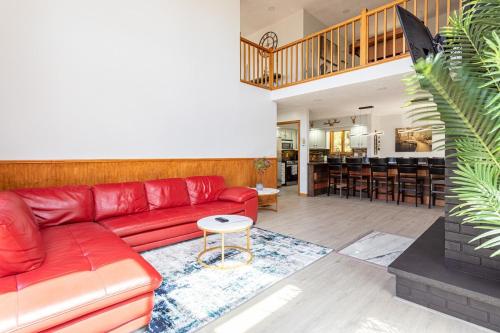 Beautiful Modern Lodge! Indoor Hot Tub - Game Room in บุชคิล (พีเอ)