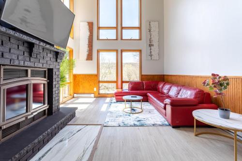 Beautiful Modern Lodge! Indoor Hot Tub - Game Room in บุชคิล (พีเอ)