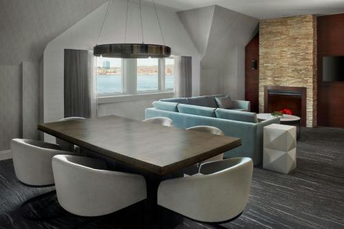 Halifax Marriott Harbourfront Hotel
