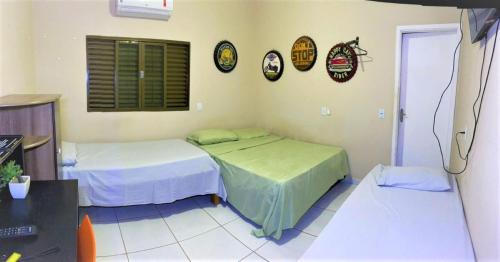 1 double bed, 2 twin beds