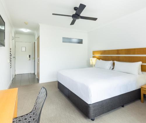 King or twin Room with Garden View room in Oaks Port Douglas Resort