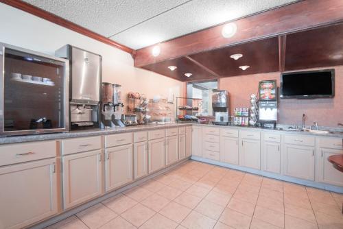 Essen und Erfrischungen, Knights Inn - Grand Forks, ND in Grand Forks (ND)