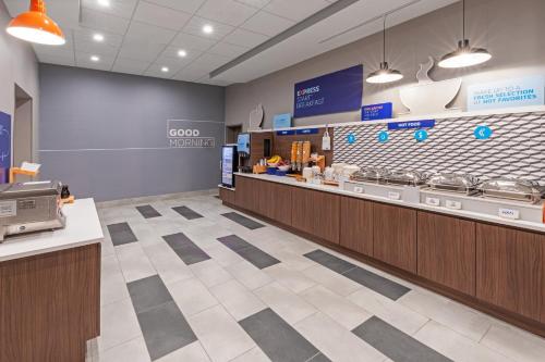 홀리데이 인 익스프레스 & 스위트 세나토비아 I 55 바이 IHG - 식음료(F&B)