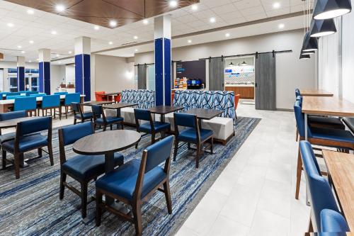 홀리데이 인 익스프레스 & 스위트 세나토비아 I 55 바이 IHG - 식음료(F&B)