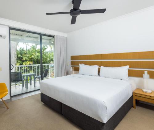 One-Bedroom Apartment with Garden View room in Oaks Port Douglas Resort
