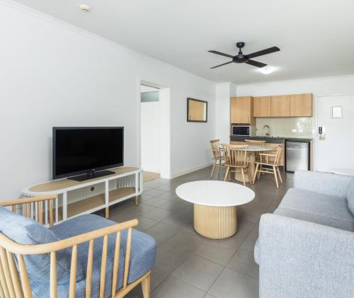 One-Bedroom Apartment with Garden View image 5