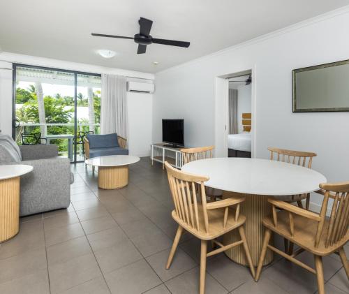 One-Bedroom Apartment with Garden View image 4