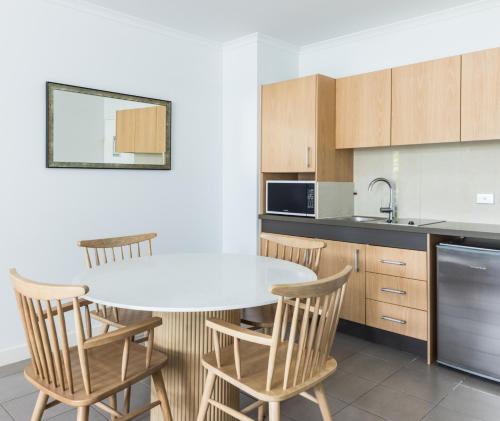 Two-Bedroom Apartment with Garden View image 7