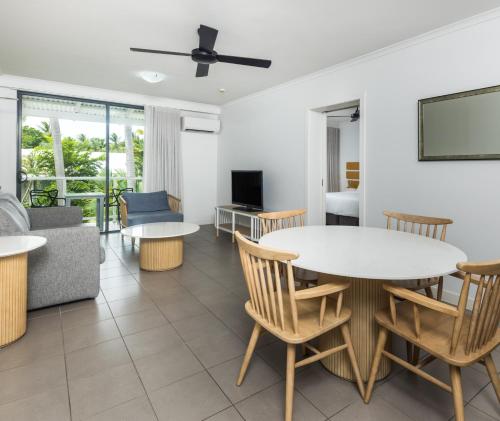 Two-Bedroom Apartment with Garden View image 6