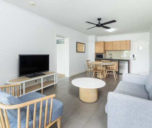 Two-Bedroom Apartment with Garden View image 5