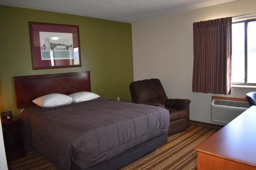Heartland Hotel & Suites - image 13
