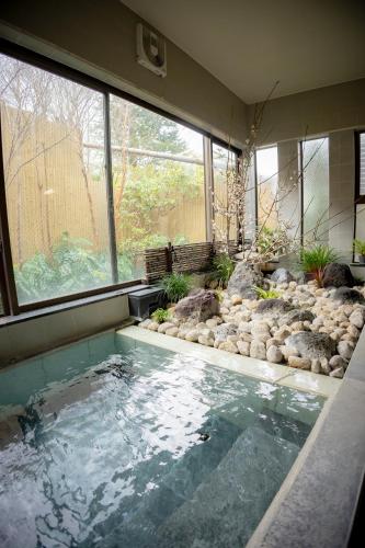 kuuma lähde, Onsen & Garden -Asante Inn- in Gora