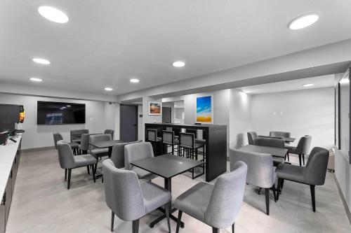 Deluxe Inn San Antonio Near Lackland AFB - image 7