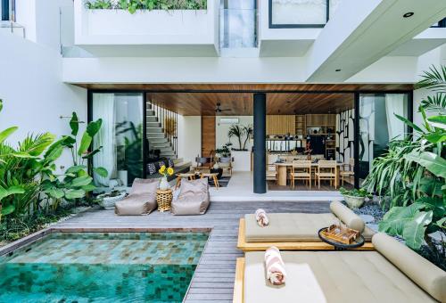 Casa Ipanema - Luxury 2BR Villa with Private Cinema in Quiet Central Canggu