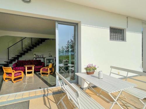Balkons/terase, Amazing apartment in Belvedere Ostrense with garden in Belvedere Ostrense