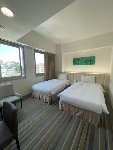 Standard Twin Room without Parking image 6