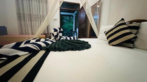 Standard King Room image 10