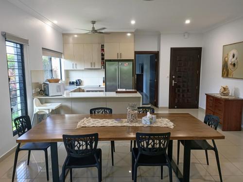 ห้องครัว, Beautiful Modern House near Darwin in โฮเวิร์ด สปริง
