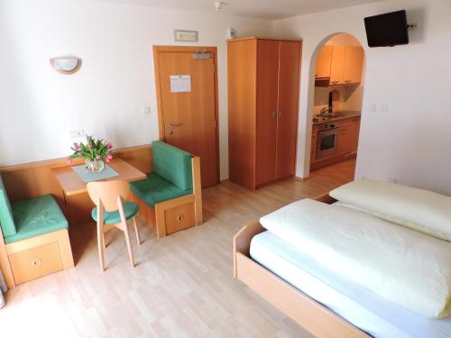 1 king bed, 1 sofa bed