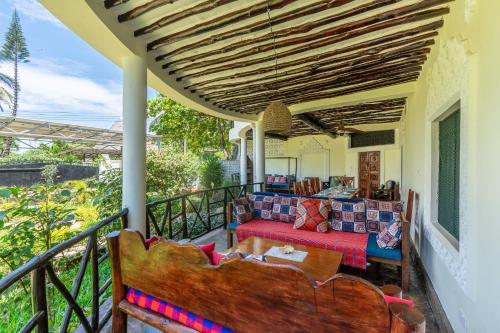 Balcony/terrace, Black Pearl - Luxury Villa with private pool - near beach in Mombasa