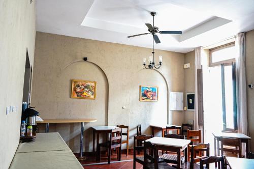 Patogumai, HOTEL DE LA LINDA in Salta