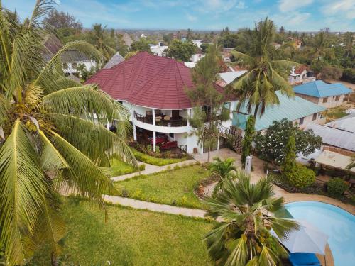 Exterior view, Black Pearl - Luxury Villa with private pool - near beach in Mombasa
