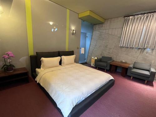 room detail thumbnail 0
