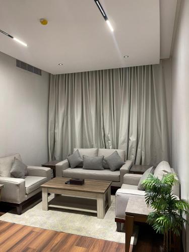 صالة مشتركة/ منطقة التلفزيون, شقق فندقية بارك العاصمة المخدومة (Park Alasema Served apartments) in قرطبة