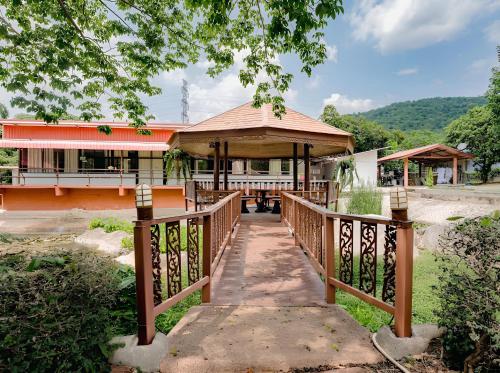 Rockwood house Resort and Thai massage - 숙소 외관