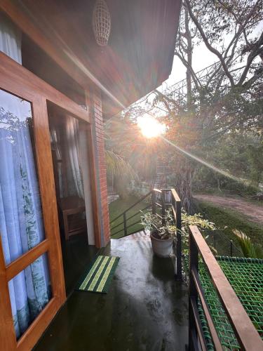 Romantic Jungle Hideaway - image 3
