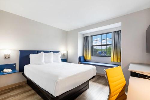 Microtel Inn & Suites by Wyndham Norcross - image 11