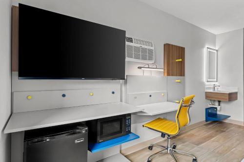 Microtel Inn & Suites by Wyndham Norcross - image 9