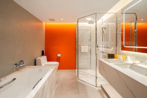 room detail thumbnail 2