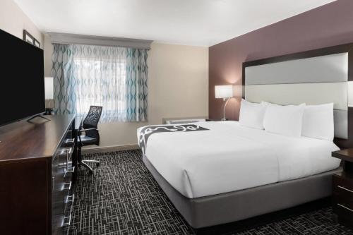 La Quinta Inn by Wyndham Fort Collins Room Type - King Room - Mobility Access