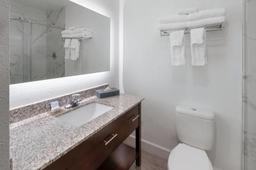 La Quinta Inn by Wyndham Fort Collins Room Type - King Suite with Kitchenette - Non-Smoking