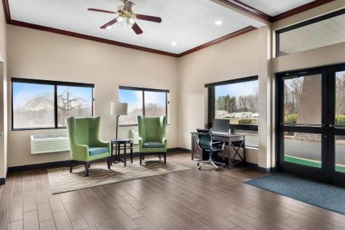 Comfort Inn & Suites in North East, USA