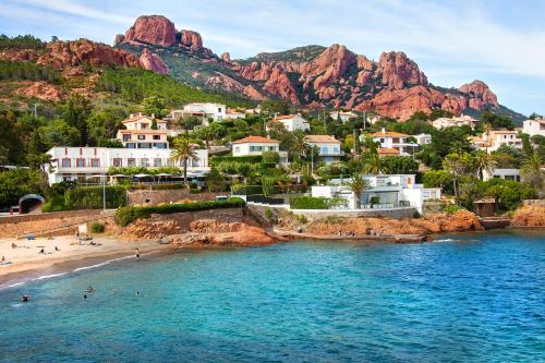 Hotel et Appart Hotel Les Flots Bleus in Antheor