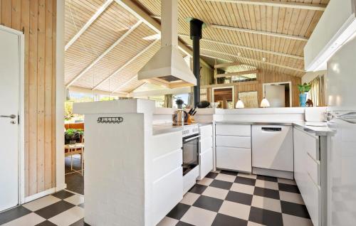 Kitchen, 3 Bedroom Beautiful Home In Hjørring in Hjorring