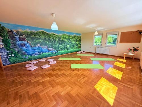 Skats, Zen Cherry House- Vikendica na dan sa bazenom1,5ha izmedju Avale i Kosmaja in Mala Ivanča