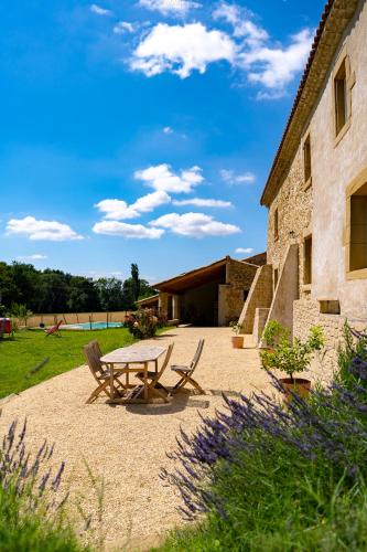 Le Moulin du Riousset, 8-10 personnes, maison de famille au calme in La Baume-Cornillane