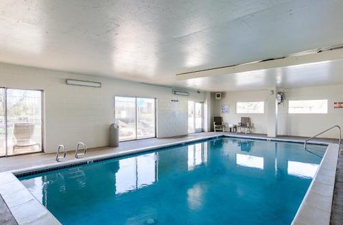 Swimming pool, Motel 6- Denver, CO Downtown in Regis