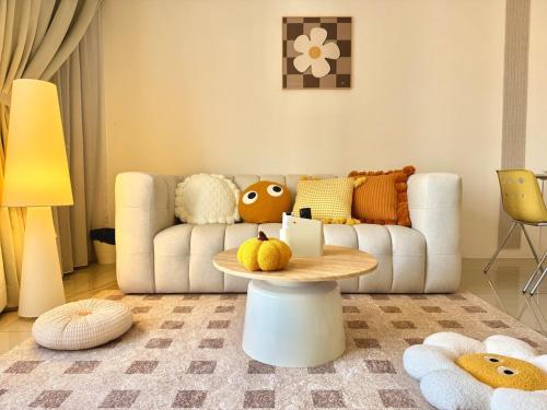Tropicana 218 Macalister #softcreamy #InfinityPool #7pax #3BR2bath #Quality well maintained #Private host